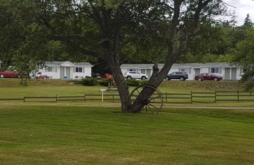 Groves Point Hotel | MacNeil's Motel