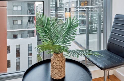 Macquarie Park Apartment | Macquarie Park vibrant 2-bedroom apartment