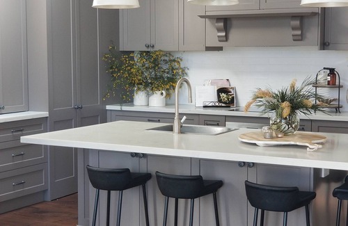 Macmasters Beach House | Macs Beach House - classic cottage 100m to beach