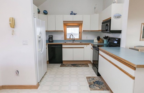 Colington House | MacWater Beach House - Classic 5 BR Oceanfront home in Southern Shores