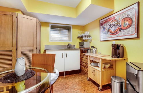 Stevens House | Mad Valley Spa Suite,centrally Located Private Suite W/Steam Room,Very Walkable