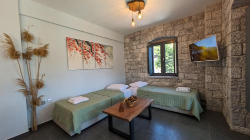 Livadi Apartment | Mad Wall Apartment - Kyziridi House