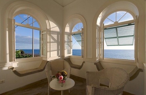 Ponta do Sol House | Madalena Do Mar: Ancient house by the sea, in a subtropical ambient