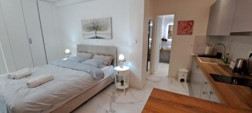 Koukaki Apartment | Maddie's Apartment