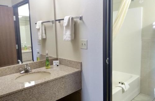 Madelia Hotel | Madelia Hotel & Suites