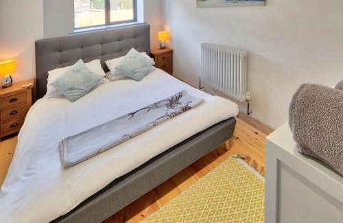 Ningwood House | Madeline Angevine - Ukc3208