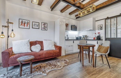 Annecy Old Town Apartment | Mademoiselle LOVE ROOM Annecy. Old town studio apartment
