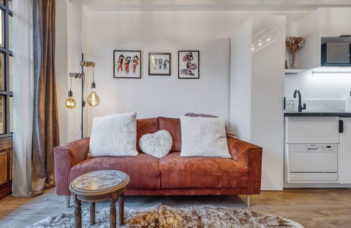 Annecy Old Town Apartment | Mademoiselle LOVE ROOM Annecy. Old town studio apartment