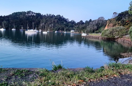 Whangaroa Apartment | Madhuban-Waterfront Queen Sleeps 2- Sailing/Fishing/Hiking/Trekking in Whangaroa