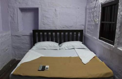 Gulab Sagar House | Madhur Villa Guest House