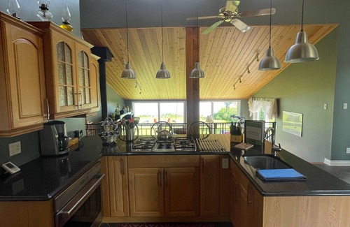 Gravenhurst Cottage | Madiosa - Private Family Friendly Cottage