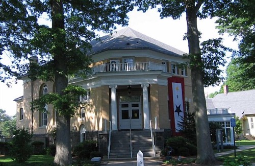 Madison House | Madison Beach House Just Steps To Private Beach On LI Sound At 7 Pent Rd