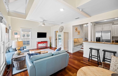 Rosemary Beach Apartment | Madison Carriage, South of 30-A in Rosemary Beach. Close to Beach, Pool and Shoppes.