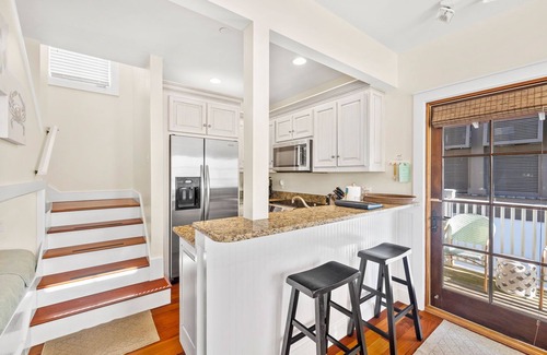 Rosemary Beach Apartment | Madison Carriage, South of 30-A in Rosemary Beach. Close to Beach, Pool and Shoppes.