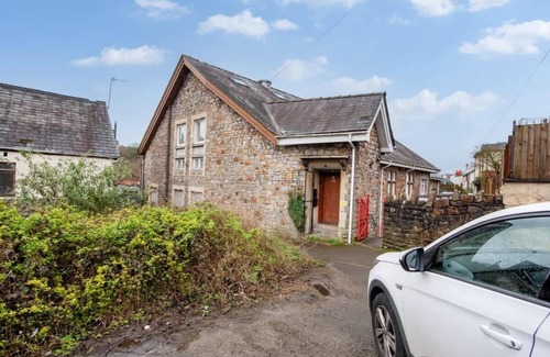 Cwm Frwd Oer House | Madison House - Converted Church 5 Bed Pontypool