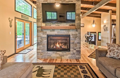 Eidelweiss Village House | Madison Home w/ Sunroom: 10-Mins to Boulder Beach!