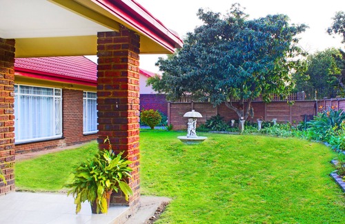 Alberton House | Madison House - A spacious 4 bedroom house with pool and braai area.