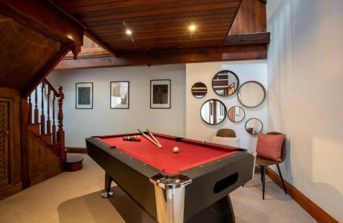 Cwm Frwd Oer Apartment | Madison House - Converted Church 5 Bed Pontypool