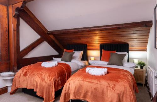 Cwm Frwd Oer Apartment | Madison House - Converted Church 5 Bed Pontypool
