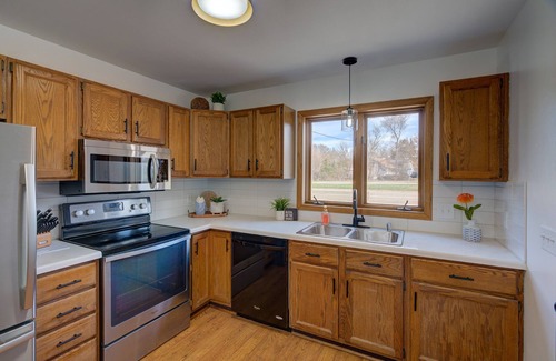 Monona House | Madison Lakefront Oasis in the Heart of Madison - Central, Minutes to Downtown!