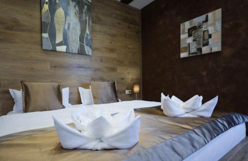 Kisvarda Bed & Breakfast | Madison Lux