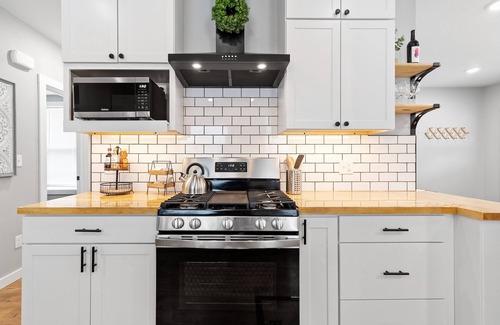 Helena House | Madison - newly remodeled, centrally located.