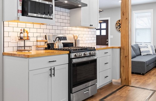 Helena House | Madison - newly remodeled, centrally located.
