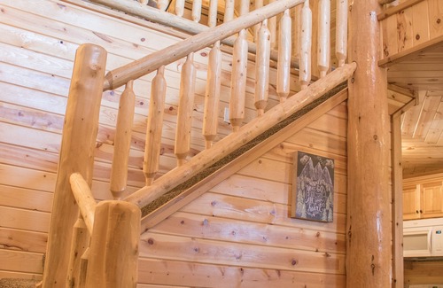 Island Park Cabin | "Madison River Cabin" HOT TUB ON DECK. 14 miles to Yellowstone! Easy Access.