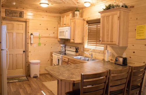 Island Park Cabin | "Madison River Cabin" HOT TUB ON DECK. 14 miles to Yellowstone! Easy Access.
