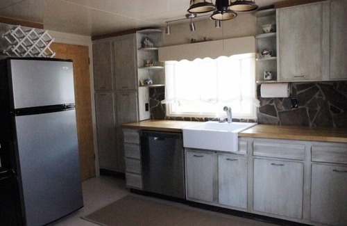 Ennis House | Madison River Front Home, Fishing Retreat, Walk to Ennis