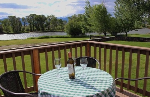 Ennis House | Madison River Front Home, Fishing Retreat, Walk to Ennis