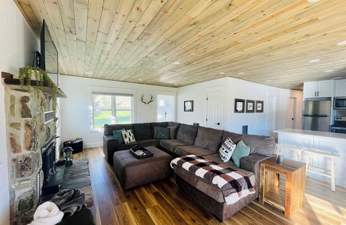 Cameron Cottage | Madison Riverfront Retreat