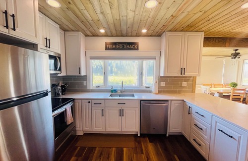 Cameron Cottage | Madison Riverfront Retreat