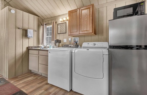 George Haywood's Lakefront Cottage | Madison's Lakeside Tiny Home Dream Getaway!