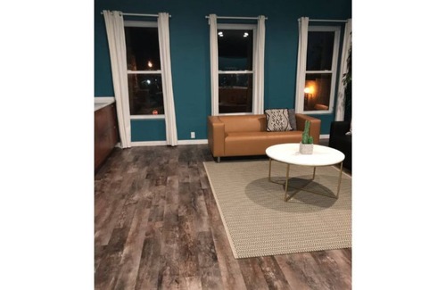 Pontiac Apartment | Madison Street Loft- RiverCity House (No Extra Fees)