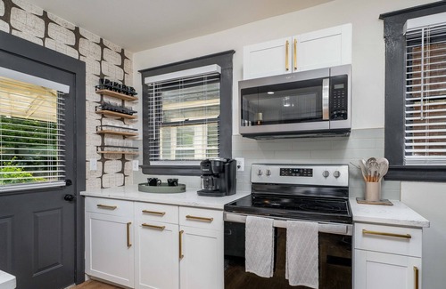 Roselawn Finance House | Madisonville Retreat | Updated