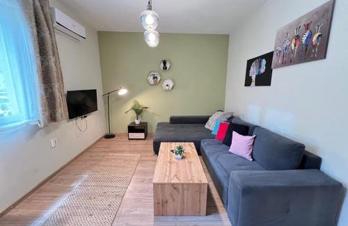 Oborishte Apartment | Madrid 2BDR w Free Parking near Metro, Serdika Mall