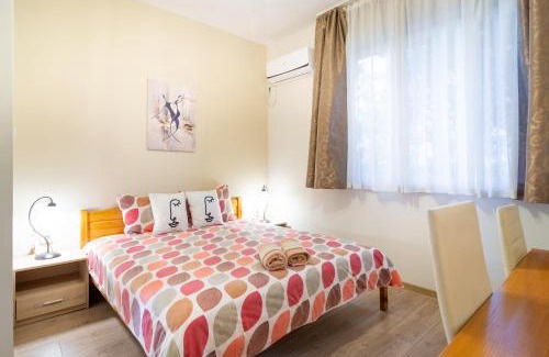 Oborishte Apartment | Madrid 2BDR w Free Parking near Metro, Serdika Mall