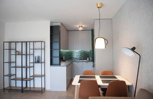 rajon Vrabnitsa Apartment | Madrid: A modern 2-bedroom apartment with parking