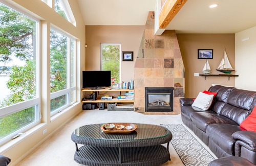 Coupeville House | Madrona Beach House - Private Beach | Hot Tub
