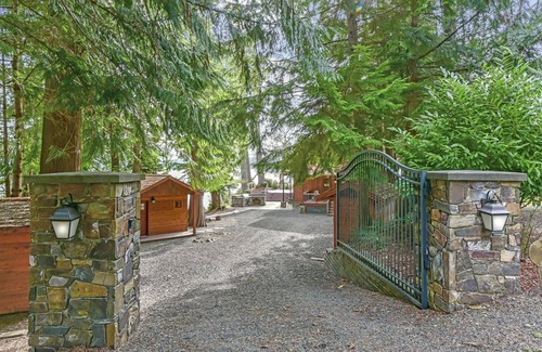 Brinnon House | Madrona Waterfront Splendor!
