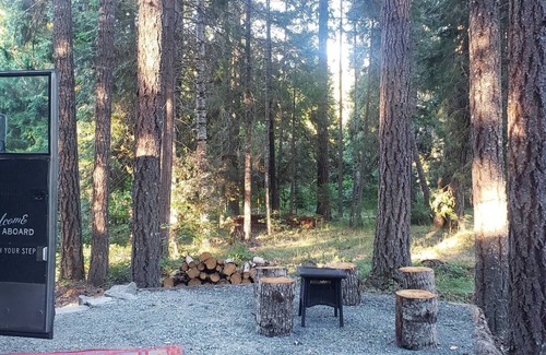 Douglas County House | Madrone Hideout, Madrone Hideout Chariot