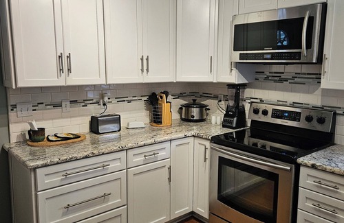 Brewton House | Mady's Happy Place is a charming 3 bedroom, 2 bath home near historic downtown