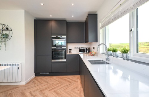Abersoch House | Maes Coch - Five Bedroom House, Sleeps 11
