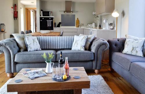 Llanddeusant House | Maes Merlin