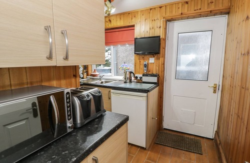 Llanfair Cottage | MAESAWEL STUDIO, with a garden in Llanfair