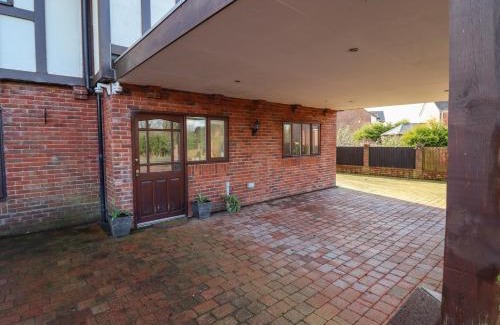 Maesbury Marsh House | Maesbury Manor