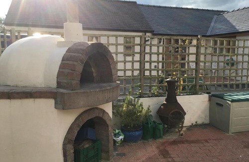 Longford House | Maesbury Riverside