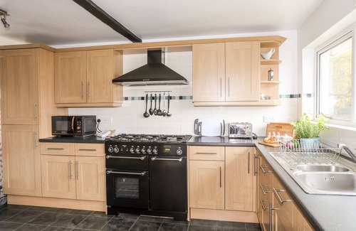 Gallt Y Foel House | MAESTEG - LLANBERIS, pet friendly, with open fire in Llanberis