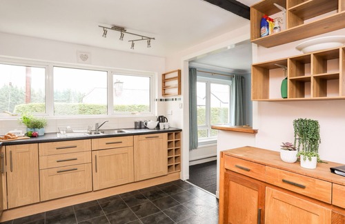 Gallt Y Foel House | MAESTEG - LLANBERIS, pet friendly, with open fire in Llanberis